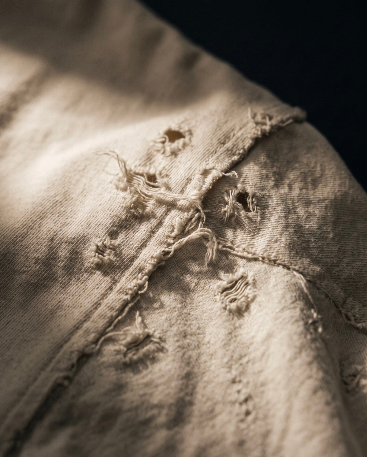 Ember Tee — Chapter 001: One Sun